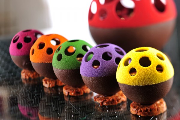 Thomas Trillion - Rosenana - esferas de chocolate com recheio de iogurte grego e compotas de frutas